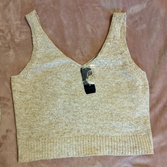 *NEW* Soft cropped set - Picture 3 of 6